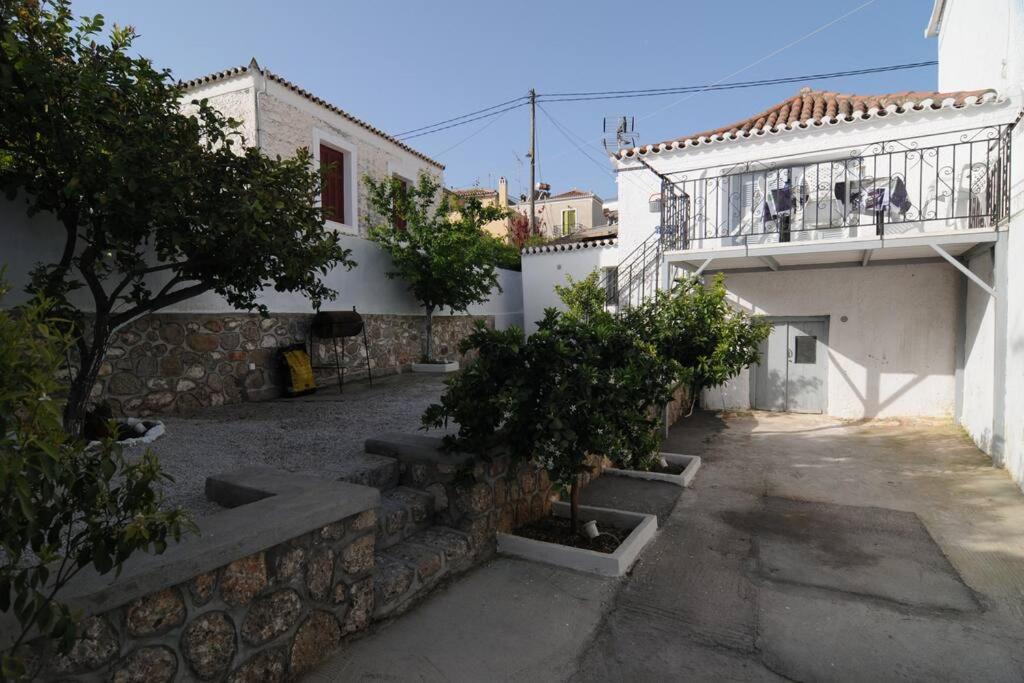 Lovely Quiet House With Garden Spétses Exterior foto